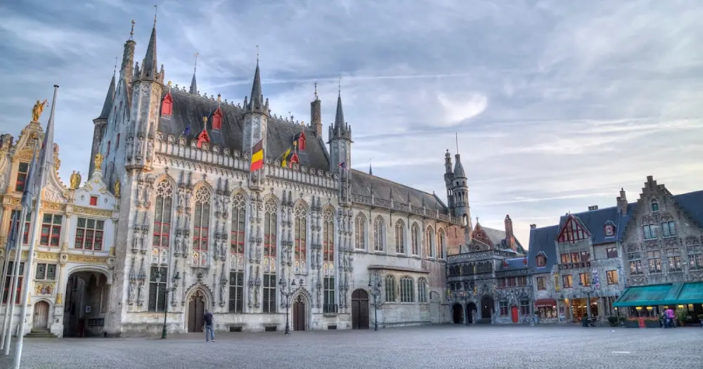 Burg Square-plaza de burg en brujas- que hacer en un dia